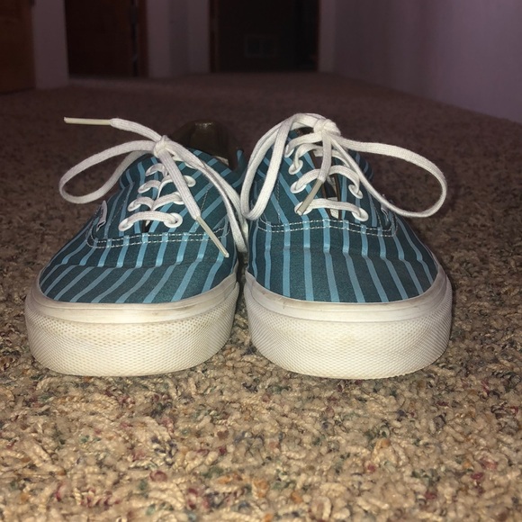 VANS - Picture 3 of 6